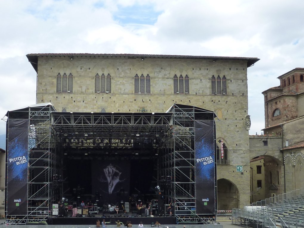 pistoia blues antonio troise per comprare e vendere casa.jpg
