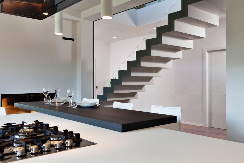 scala_mistero_vetro_acciaio_corian_3.jpg