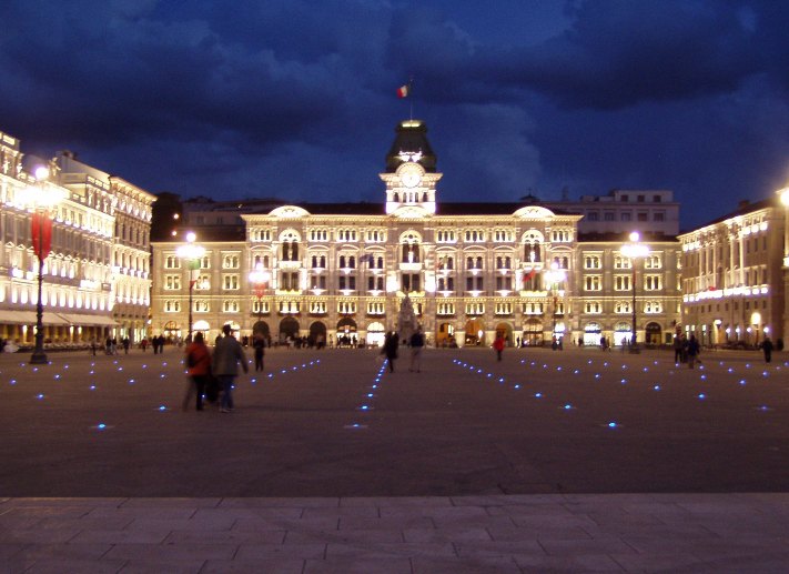 Trieste_piazza_1.jpg